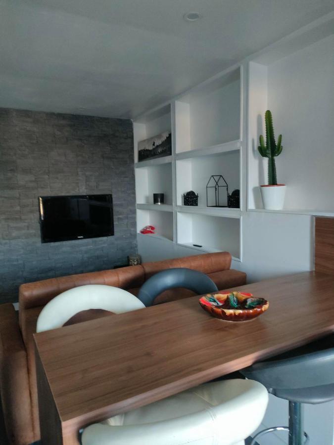 Appartamento Le Petit Cocon - Parking Prive - Lyon Sud Vénissieux Esterno foto