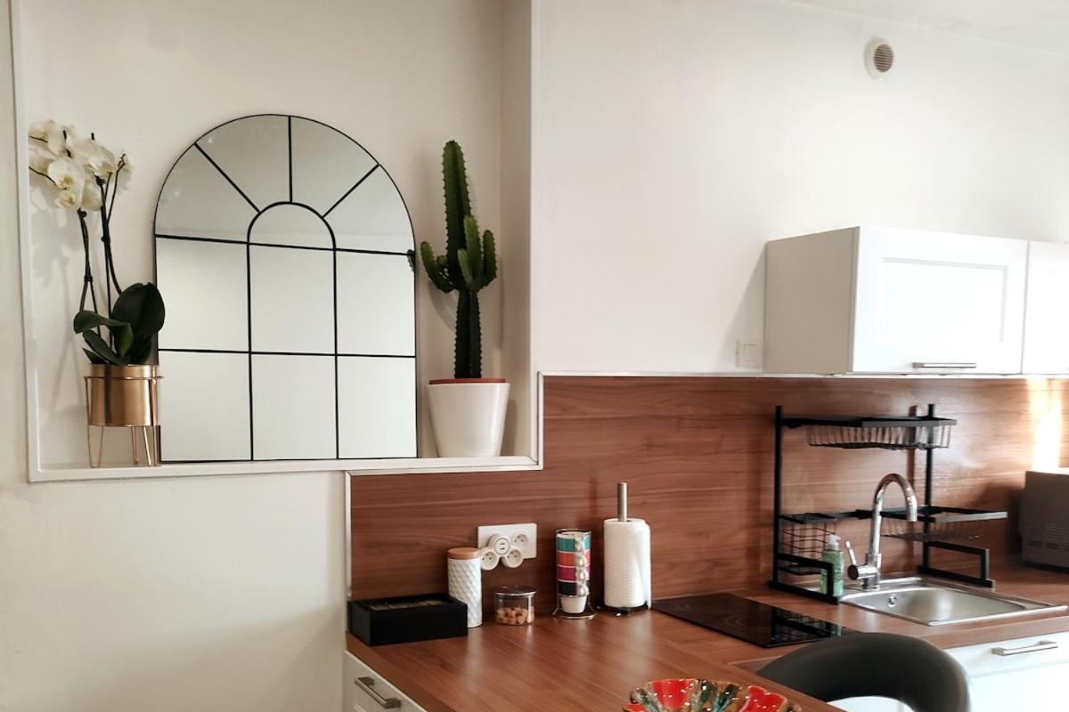 Appartamento Le Petit Cocon - Parking Prive - Lyon Sud Vénissieux Esterno foto