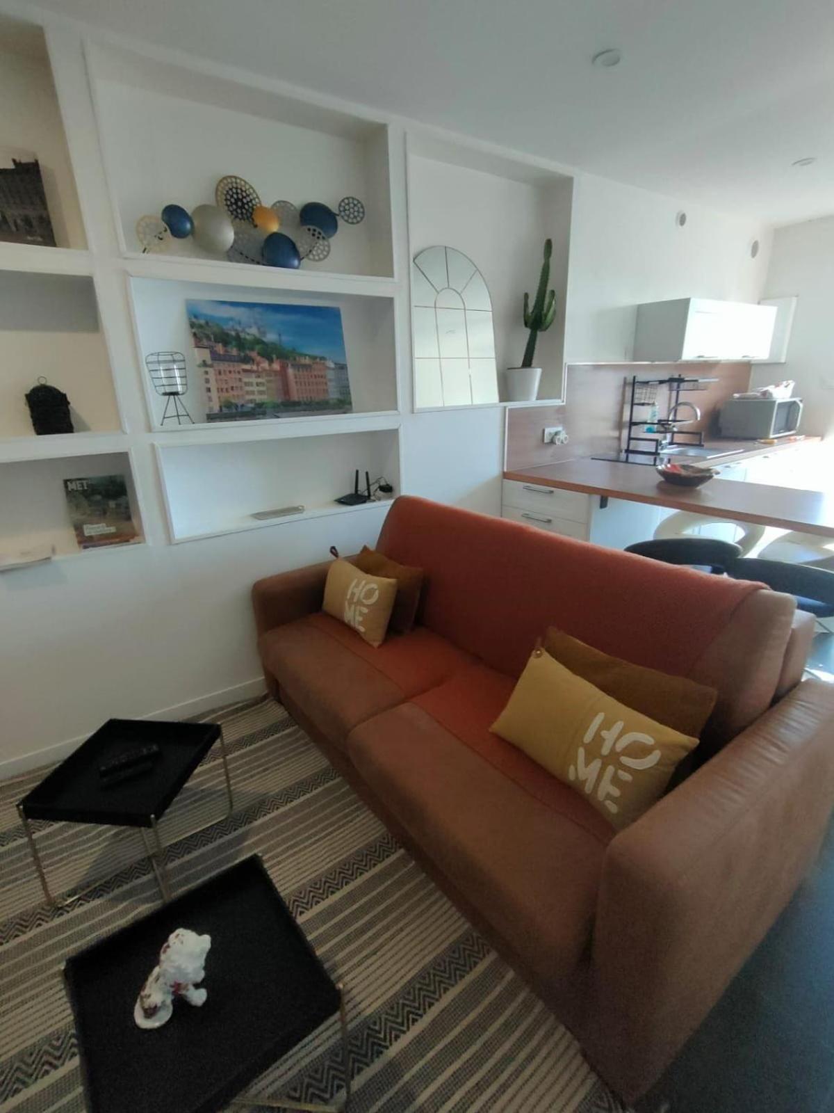 Appartamento Le Petit Cocon - Parking Prive - Lyon Sud Vénissieux Esterno foto
